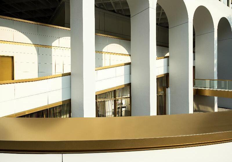 هتل The Murray, Hong Kong, A Niccolo