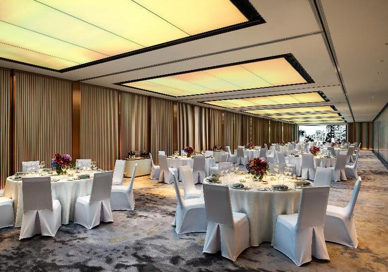 هتل The Murray, Hong Kong, A Niccolo