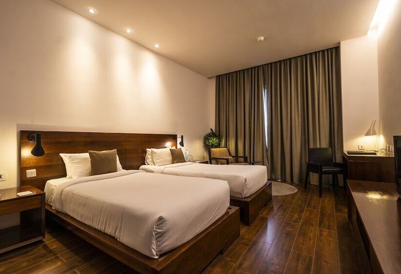 בית מלון כפרי The Park Residency