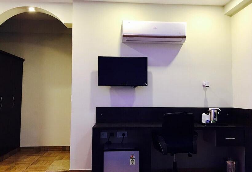 בית מלון כפרי The Park Residency