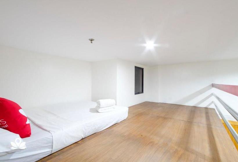 ホテル Zen Rooms Time Travellers Makati