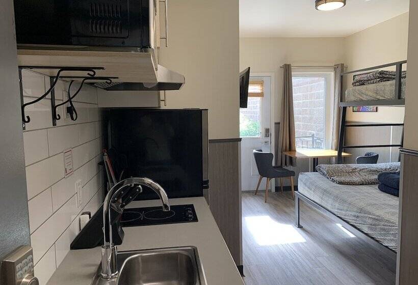 Jasper Downtown Hostel