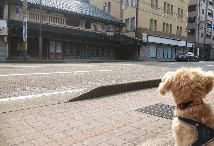 Midnight Rockers Hostel