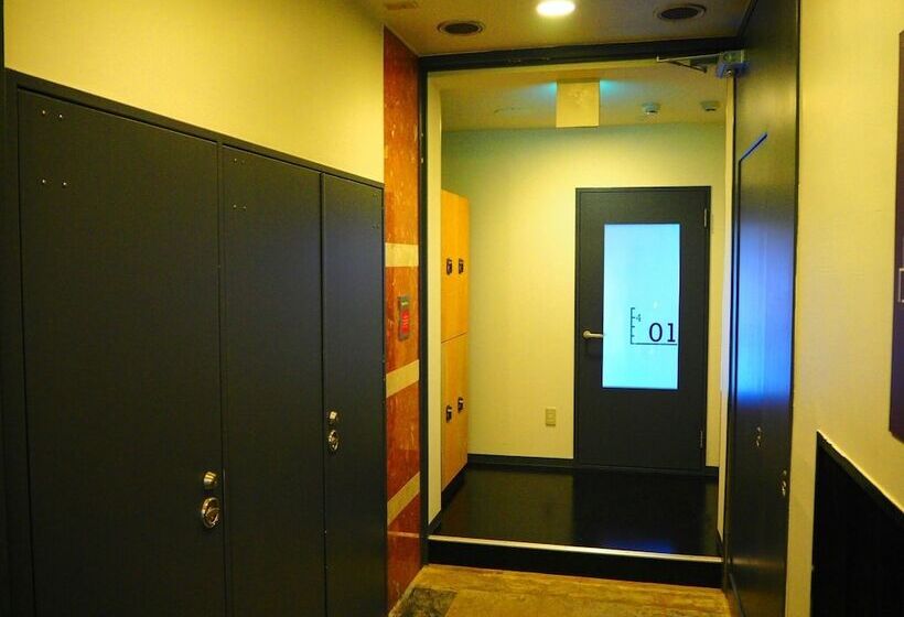 Midnight Rockers Hostel