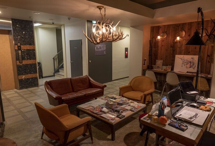 Midnight Rockers Hostel