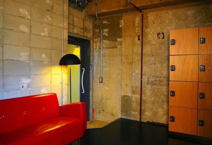 Midnight Rockers Hostel