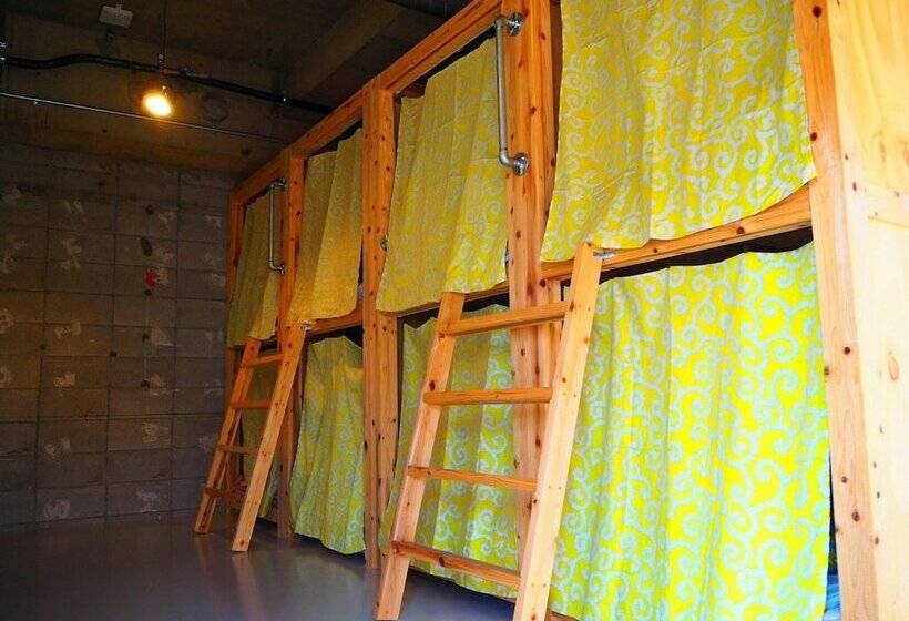 Midnight Rockers Hostel