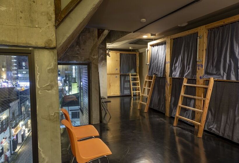 Midnight Rockers Hostel