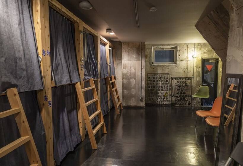 Midnight Rockers Hostel