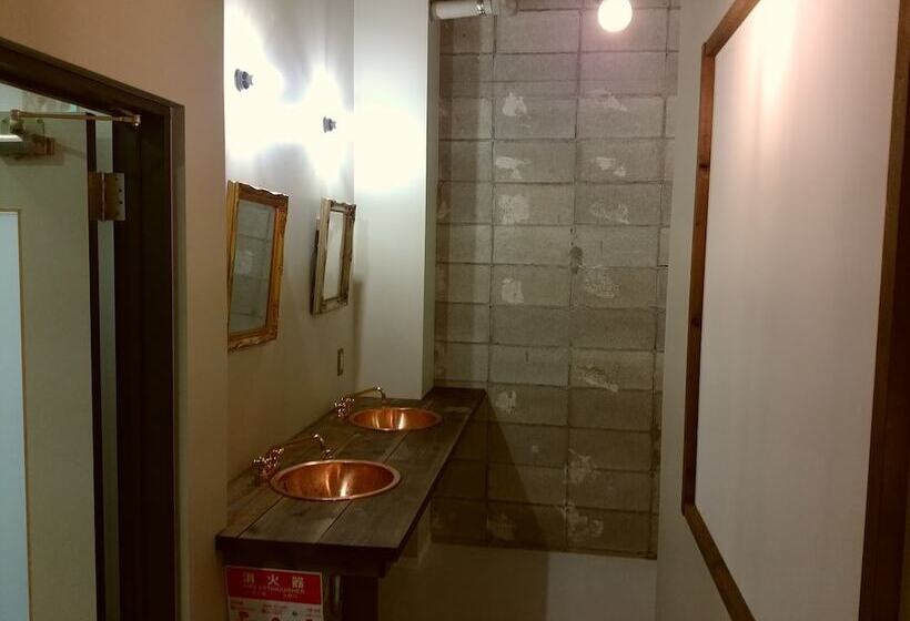 Midnight Rockers Hostel