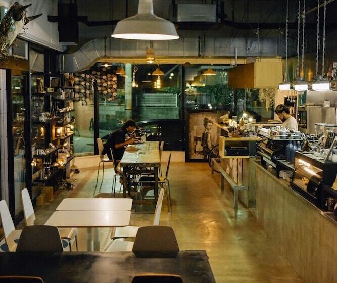 Aien Coffee & Hostel
