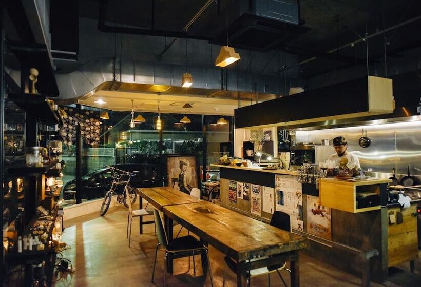 Aien Coffee & Hostel