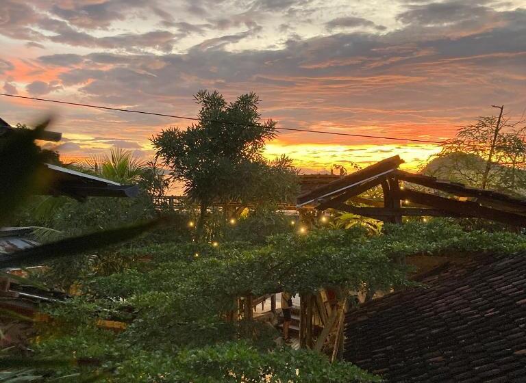 호스텔 La Boheme Bajo