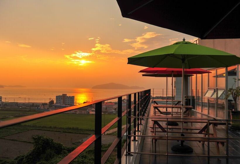 Aquarius Building I 2043