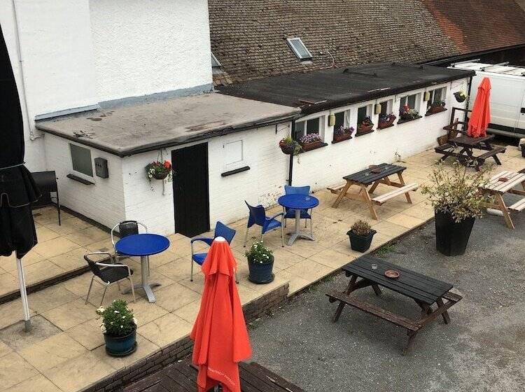 مبيت وإفطار The Chequers