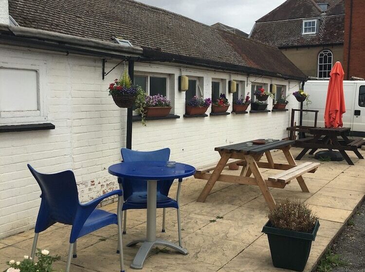 مبيت وإفطار The Chequers