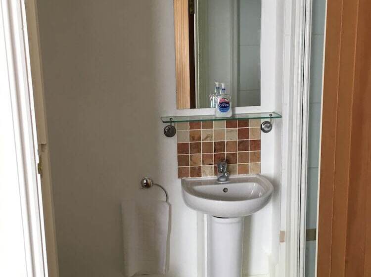 مبيت وإفطار The Chequers