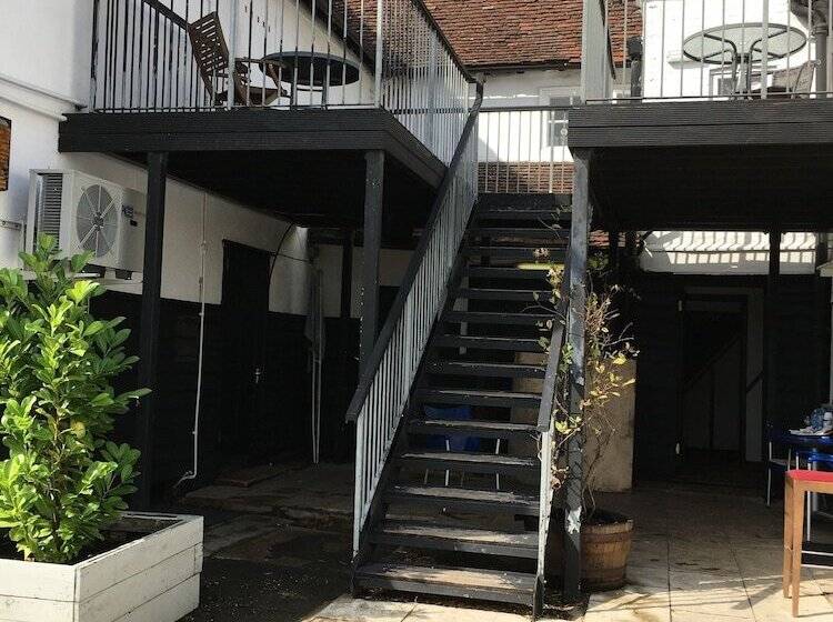 مبيت وإفطار The Chequers