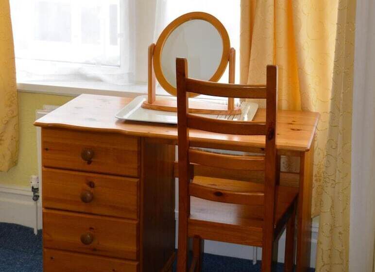 تختخواب و صبحانه The Ratcliffe Guest House