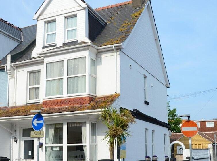 تختخواب و صبحانه The Ratcliffe Guest House