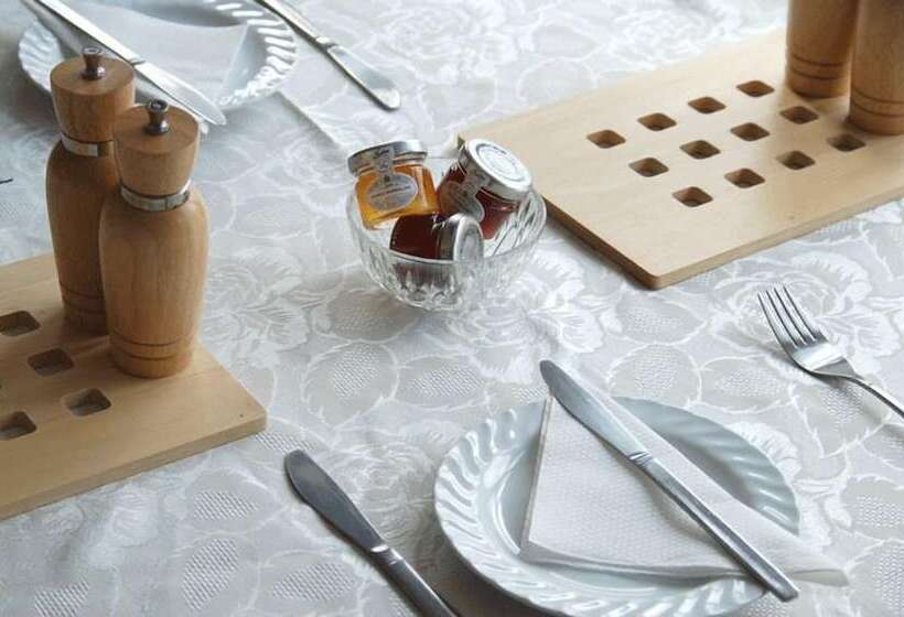 تختخواب و صبحانه The Ratcliffe Guest House