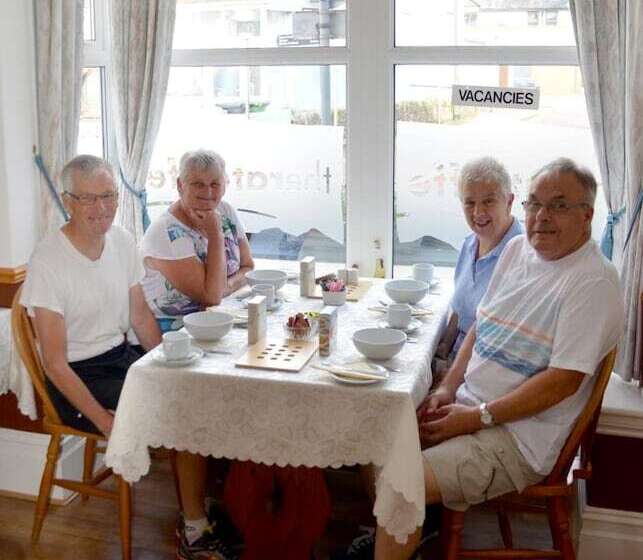 تختخواب و صبحانه The Ratcliffe Guest House