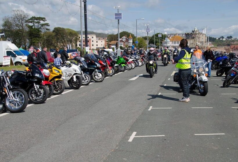 تختخواب و صبحانه The Ratcliffe Guest House