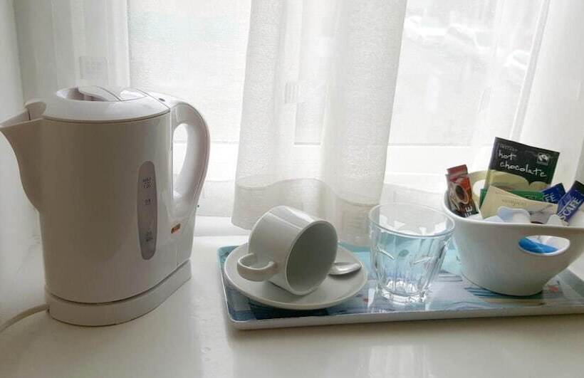 تختخواب و صبحانه The Ratcliffe Guest House