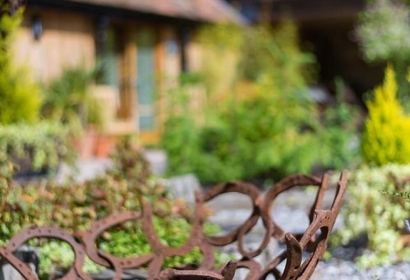 민박 Widbrook Barns