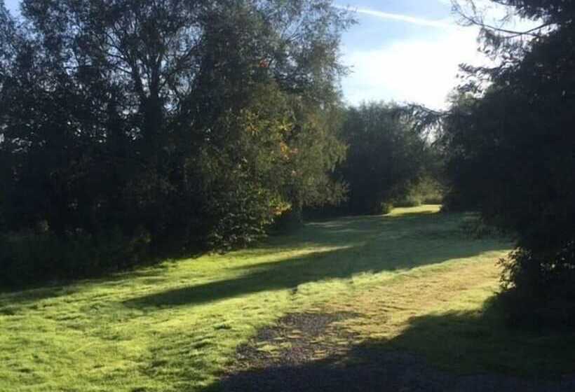 민박 Widbrook Barns