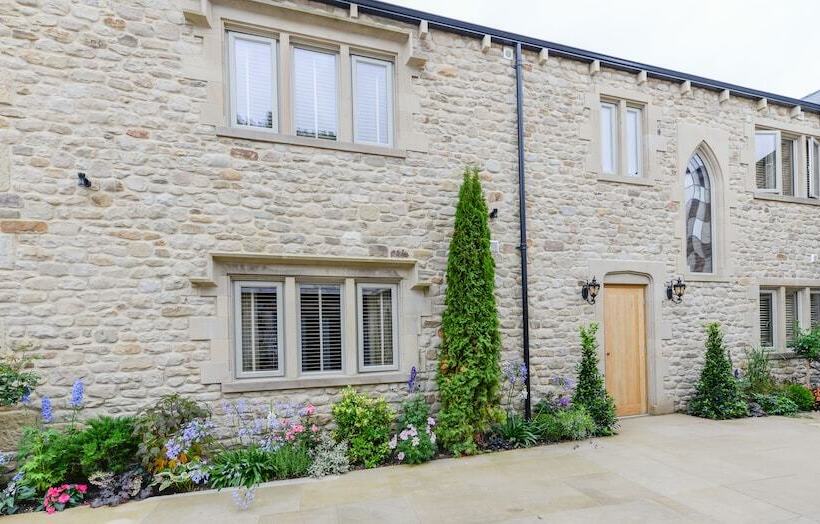 Отель Fence Gate Lodge