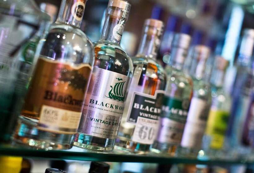 Отель Fence Gate Lodge