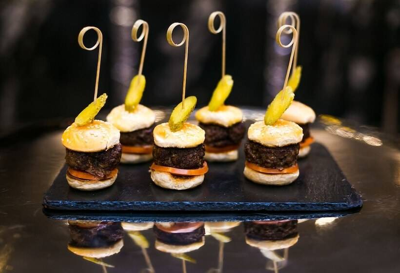 Отель Fence Gate Lodge