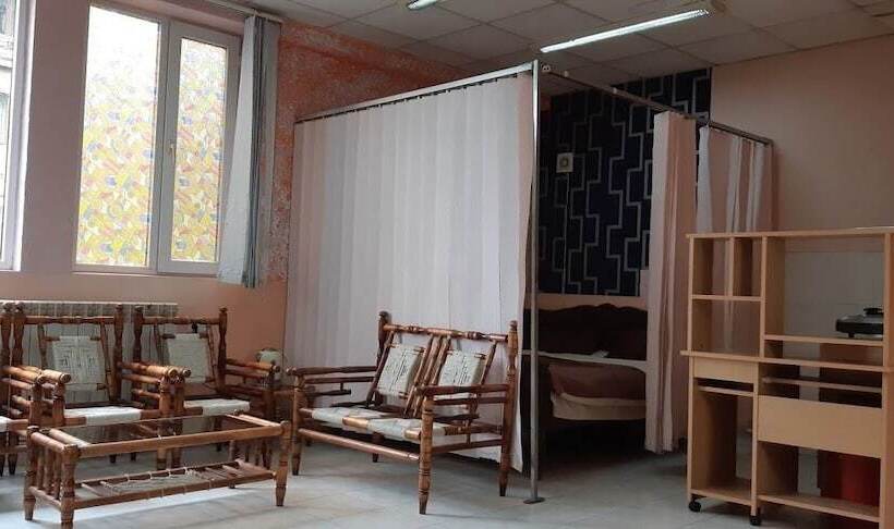 호텔 Full House Hostel