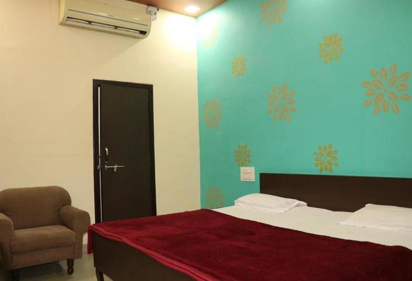 فندق Ganesh & Restaurant
