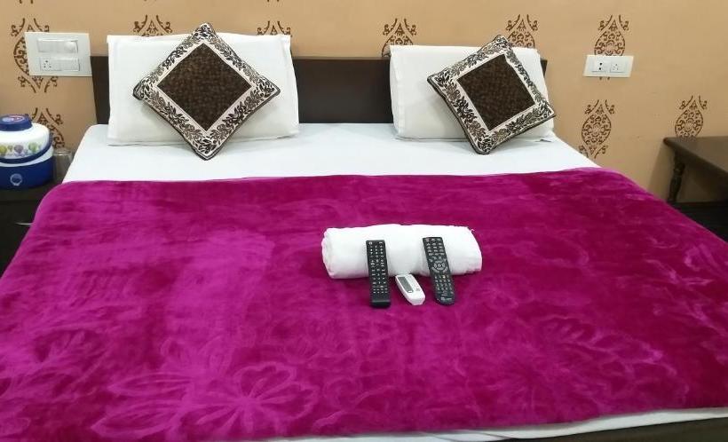 فندق Ganesh & Restaurant