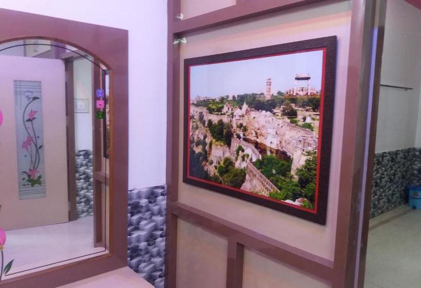 فندق Ganesh & Restaurant