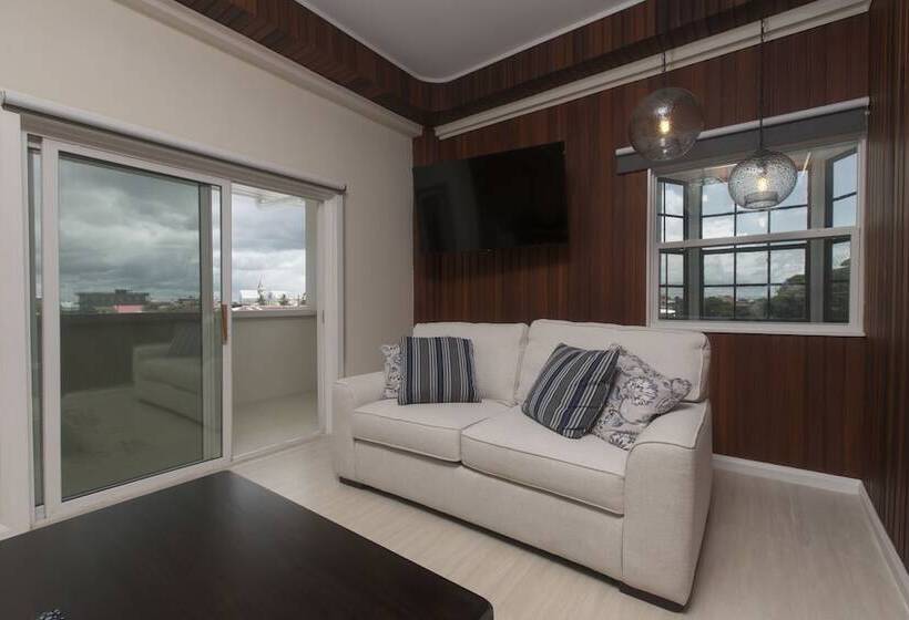 King S Hotel & Residences