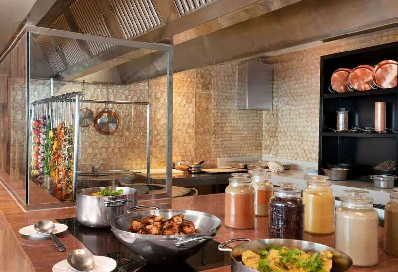 فندق Wyndham Grand Manama