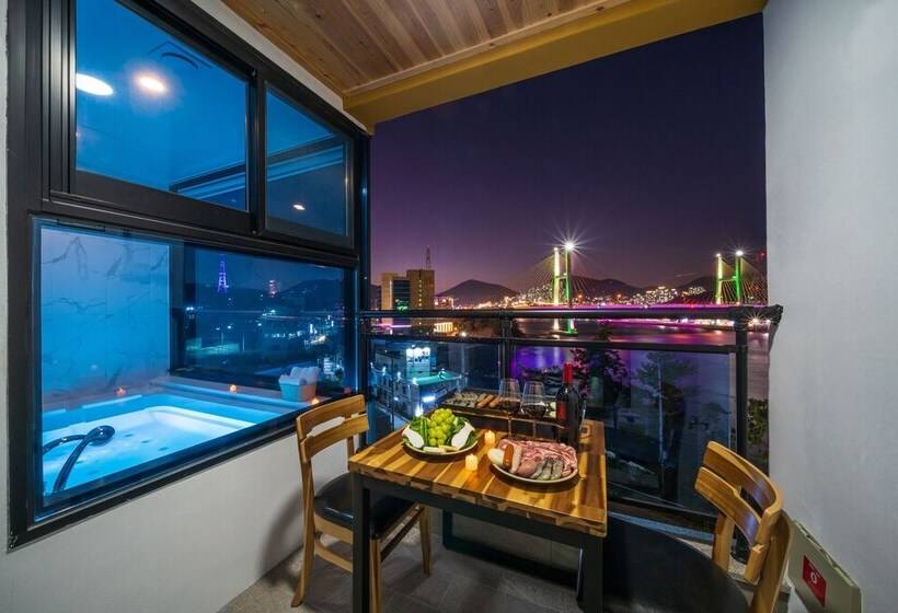 Отель Yeosu Sunhill Spa Pension