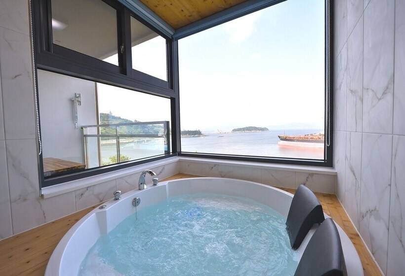 Отель Yeosu Sunhill Spa Pension