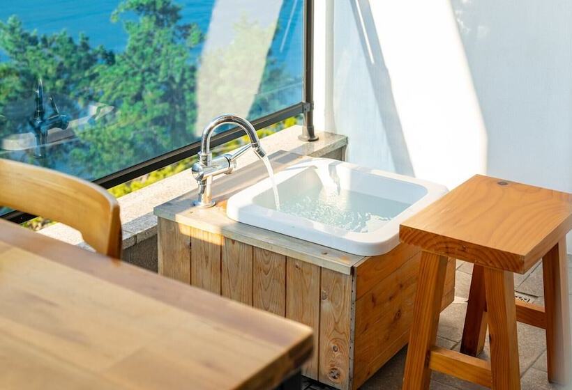 Отель Yeosu Sunhill Spa Pension