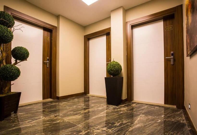 Maxuite Hotel In Home