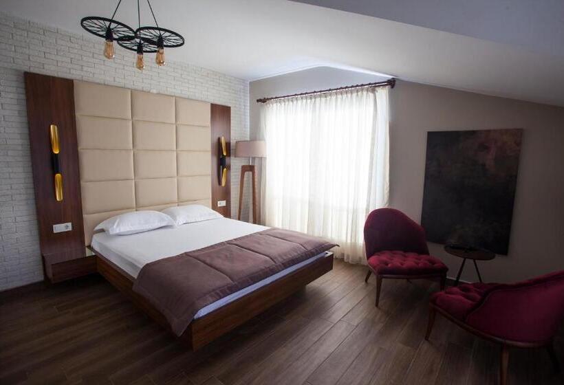 Maxuite Hotel In Home