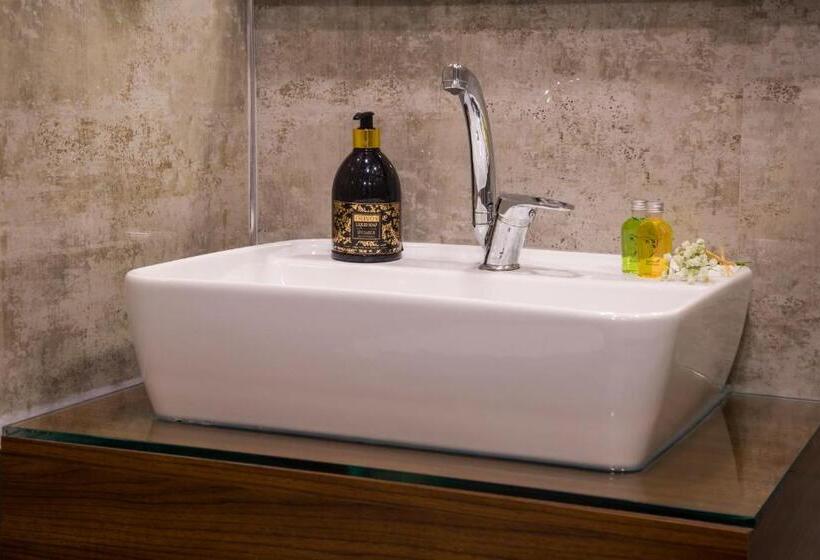 Maxuite Hotel In Home