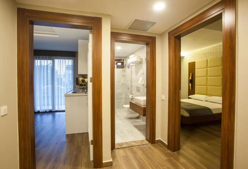 Maxuite Hotel In Home