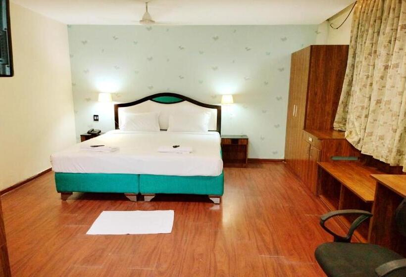 فندق White And Black