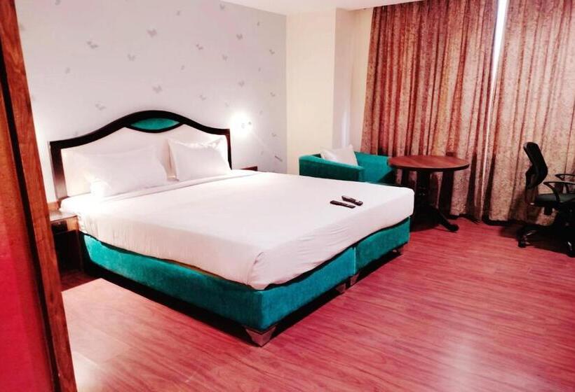 فندق White And Black