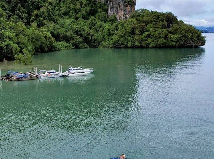 리조트 Treehouse Villas Adults Only