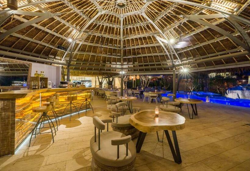 리조트 Treehouse Villas Adults Only